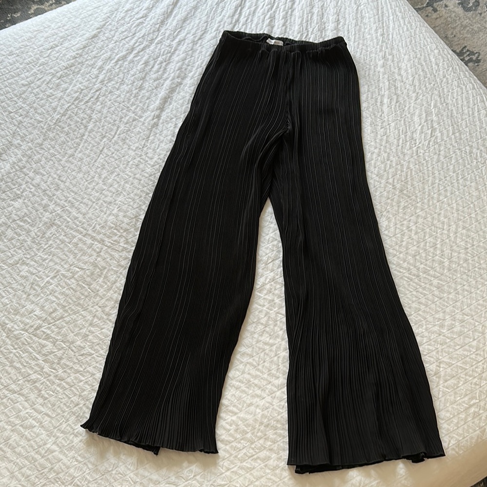 Good American Black Plisse Pants